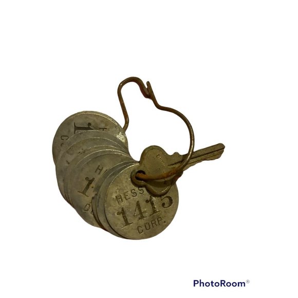 10 Vintage Bess Co Tag Large Cow Tag Fob Metal Numbered Keychain Cattle Round - Picture 1 of 1